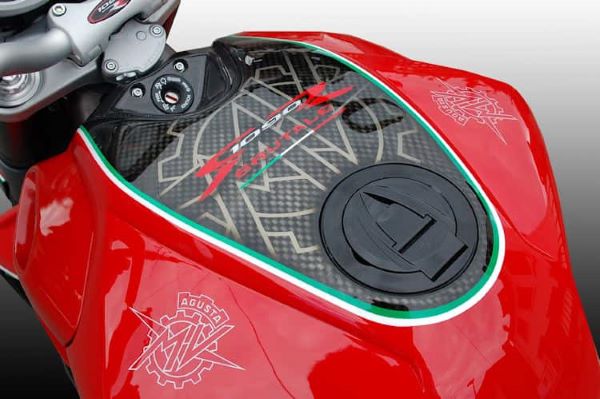 Hoe verf je een motorfiets?